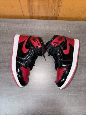 Jordan Men’s Retro High Top Sneakers Black and Red